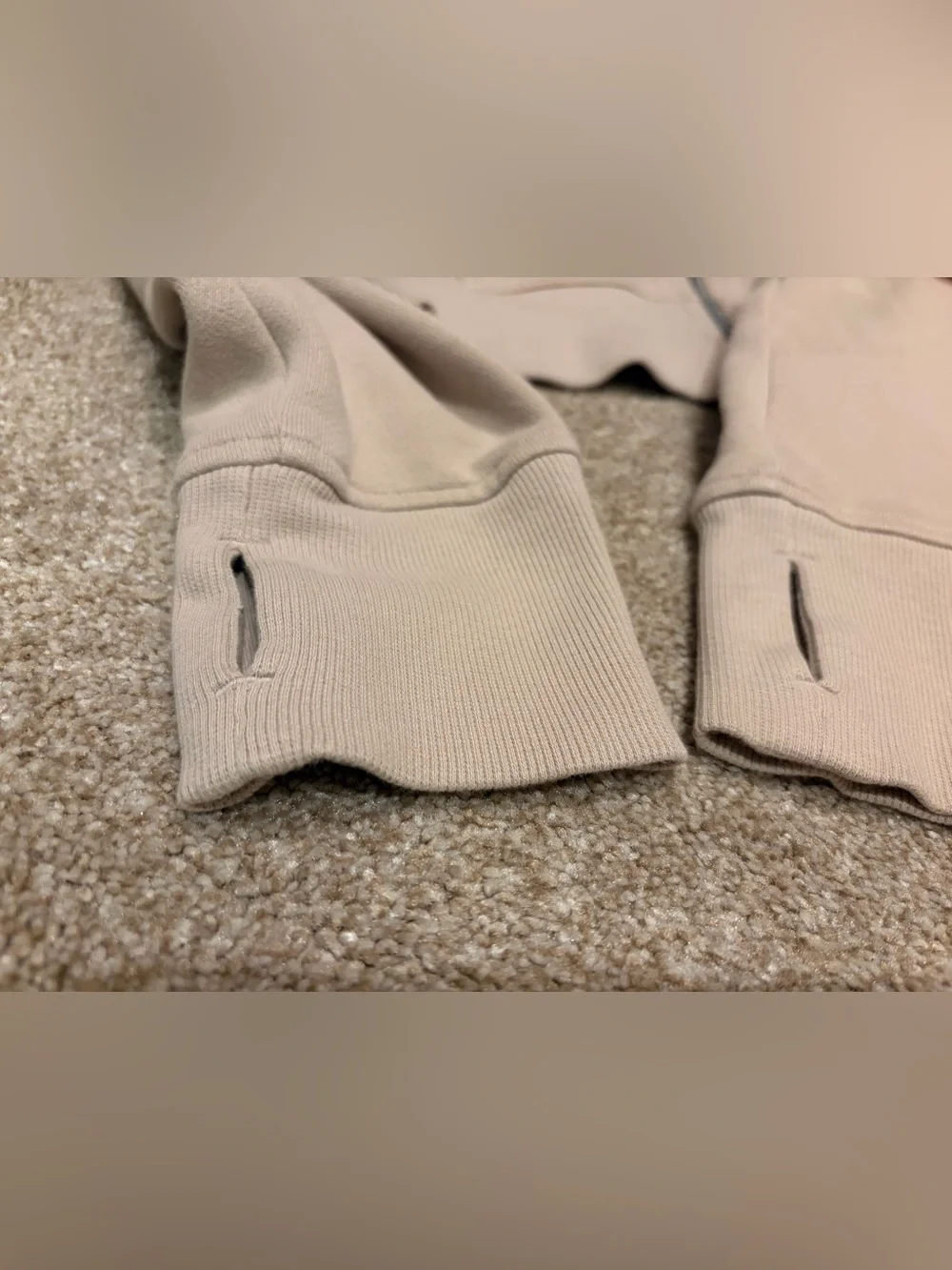 Lululemon Scuba Cropped Hoodie / Size 8 / Mojave Tan